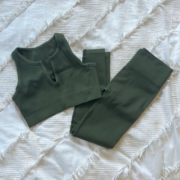 2 piece gym set - Picture 1 of 2